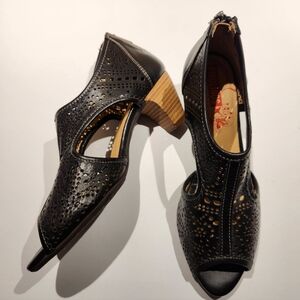 Pikolinos Open Toe Perforated Leather Heel in Black Size 37 (6.5 - 7)